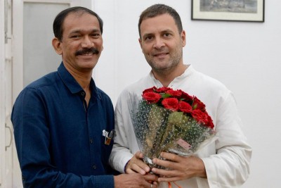 As leadership tussle rages in, Goa Congress backs Gandhi family