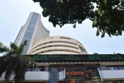 Banking, finance stocks lift equity indices, Sensex ends near 38,800 (Ld)