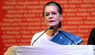 Dissenters meet at Azad's residence as Sonia says 'no ill will'