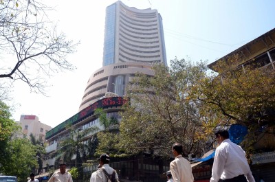 Equities end flat; banking, healthcare stocks fall (Lead)