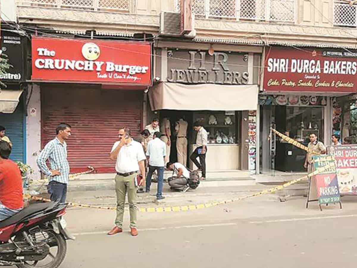 Man killed in robbery bid in west Delhi