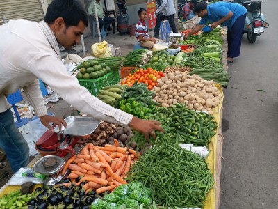 India's July wholesale inflation falls 0.58%, food prices soar (Ld)