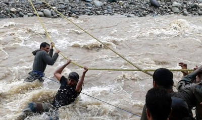 J&K Police rescues 14 persons trapped in flash flood