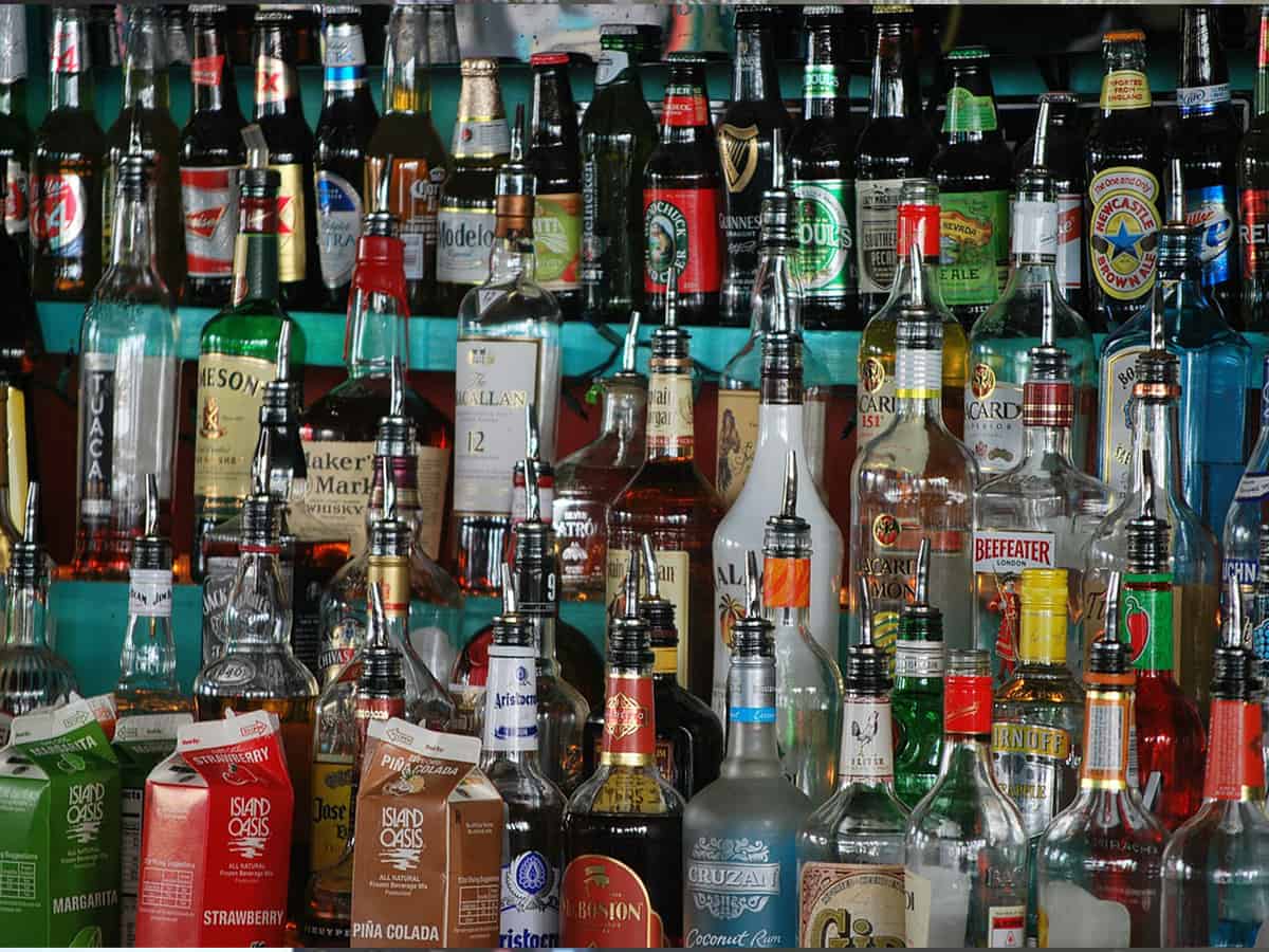 Serving liquor allowed by Delhi govt in restaurants, hotels