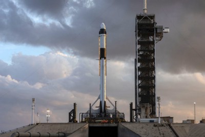 Nasa SpaceX crew return: Dragon capsule splashes down