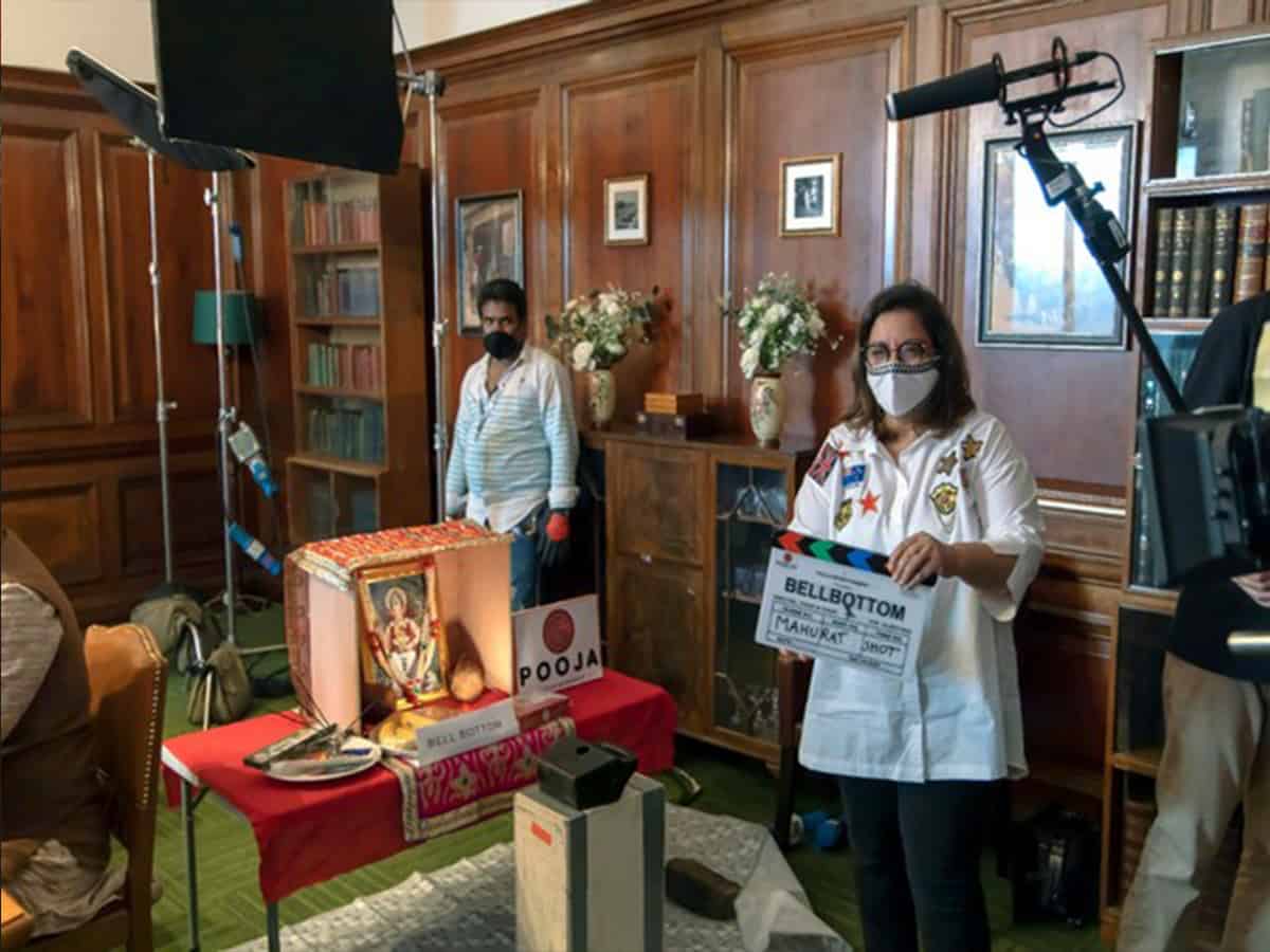 Puja Bhagnani gives mahurat clap for UK shoot of 'Bell Bottom'