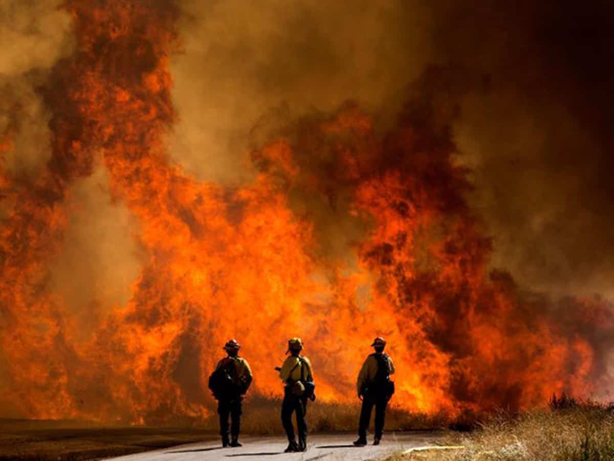 Over 8,000 residents evacuated over wildfire in Southern California