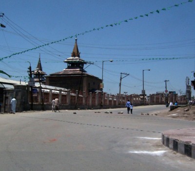 Srinagar's Jamia Masjid holds Friday prayers after long gap