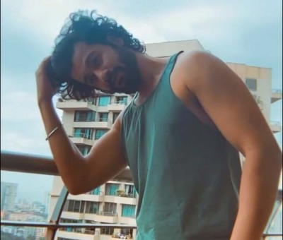 Vicky Kaushal's reaction to brother Sunny's long hair is epic