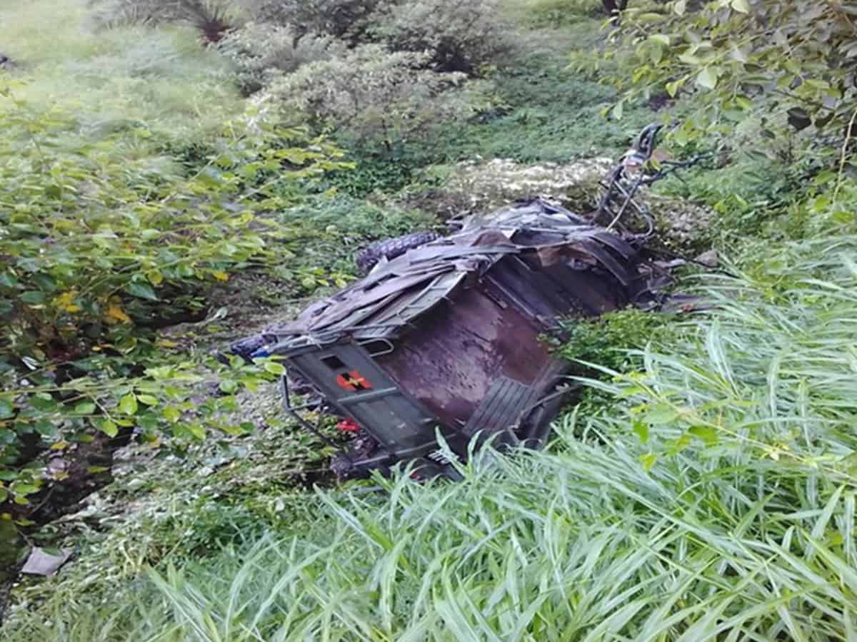Three Army personnel injured after truck rolls down cliff in HP's Mandi district
