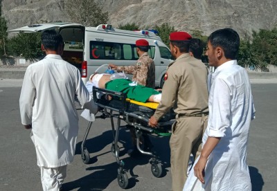 13 killed as passenger van overturns in Pak