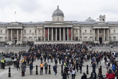 16 arrested, 9 policemen hurt in London anti-lockdown protest