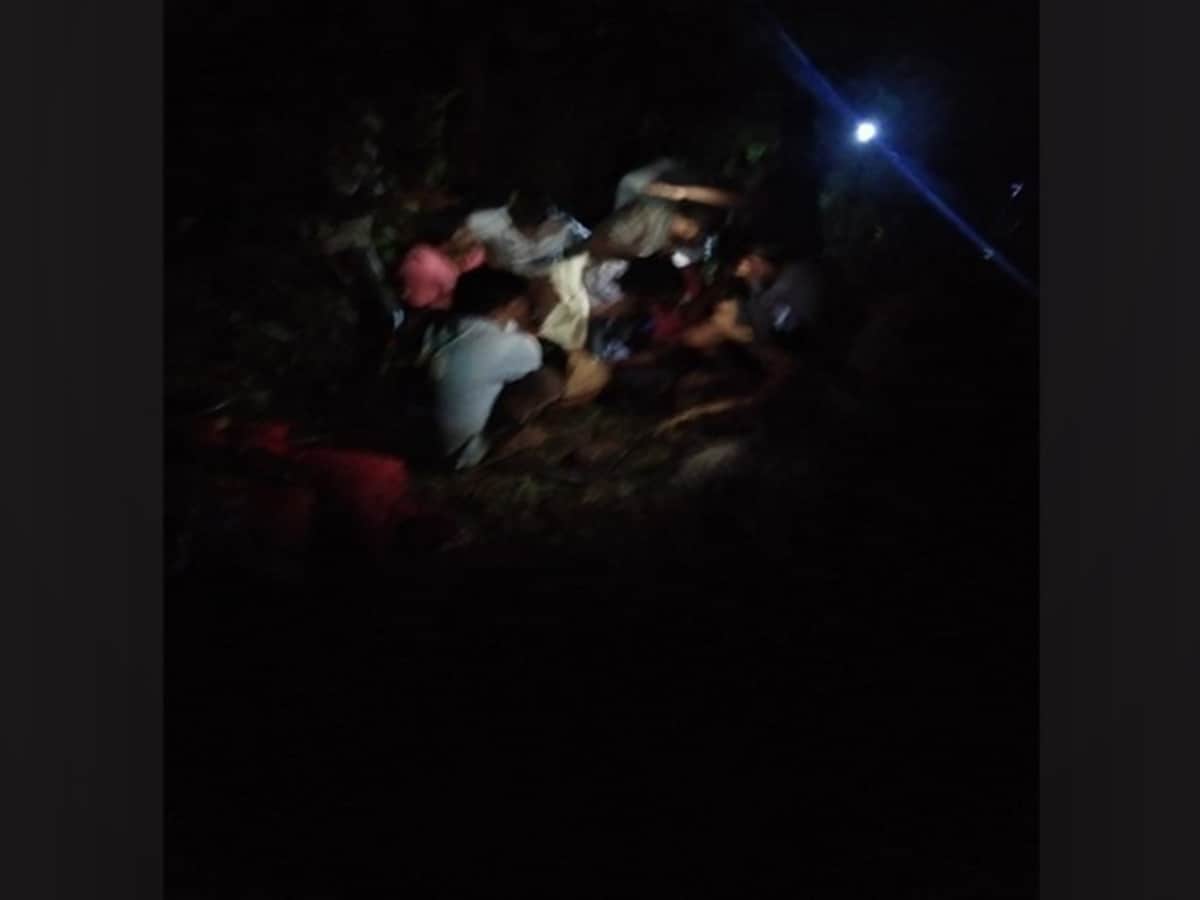 2 killed, 4 injured as car falls into gorge in Telangana