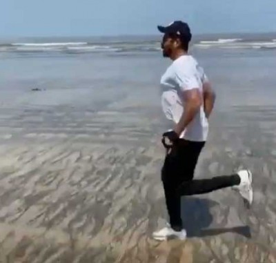 Anil Kapoor turns beach into workout spot