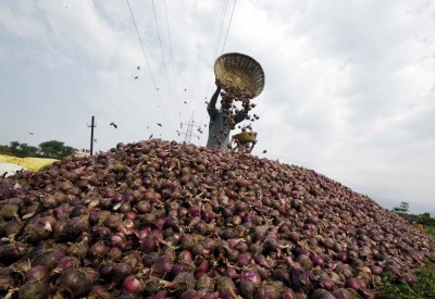 Centre prohibits exports of onions