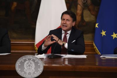 Conte agrees to deal with overcrowding of refugee center on Lampedusa island