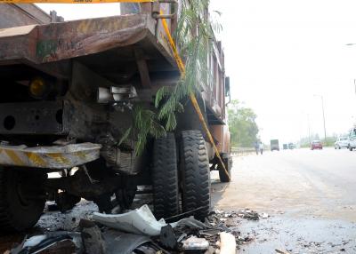 Driver dies as container truck touches live wire in Jharkhand