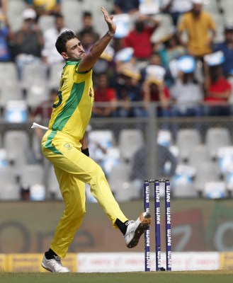 Eng-Aus 3rd ODI: Sporting Starc gives Rashid a 'Mankaded' warning