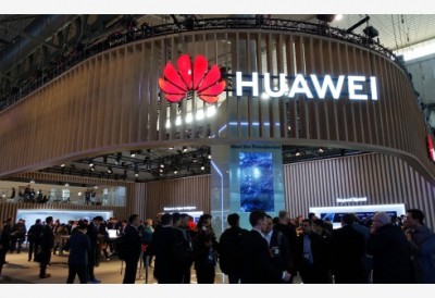 Huawei Mate X2 patent reveals Galaxy Z Fold2 like design