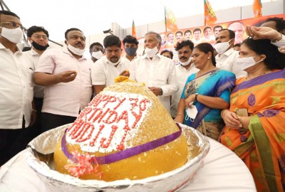 K'taka BJP celebrates Modi's birthday with social service