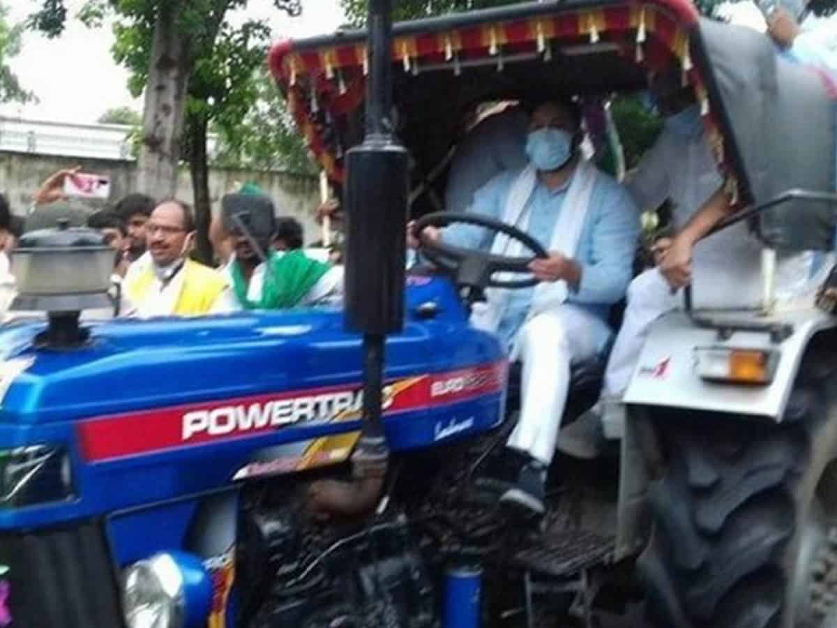 Tejashwi Yadav, Tej Pratap booked for protest against agriculture bills