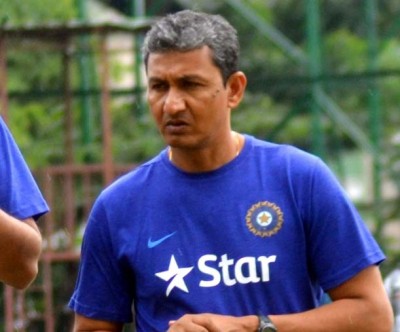 Placing older players on the field Dhoni's biggest challenge: Bangar