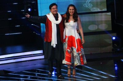 Shatrughan Sinha, Sonakshi appear together in a music video
