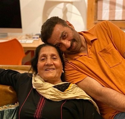Sunny, Bobby Deol's Instagram wishes for mom Prakash Kaur on her b'day