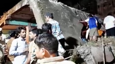 Thane building crash: 10 dead, 25 rescued (Ld)