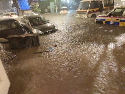 Torrential rains paralyse Mumbai