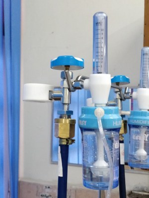 UP: Patient's kin forcibly take away oxygen cylinder from hospital