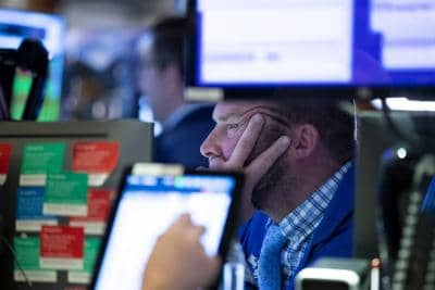 US stocks end mixed as tech shares lag