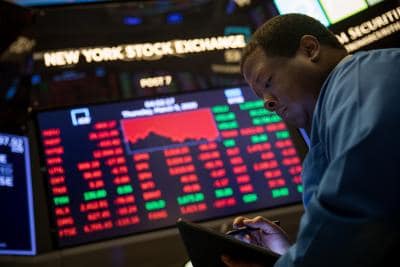 US stocks plunge as tech leads losses