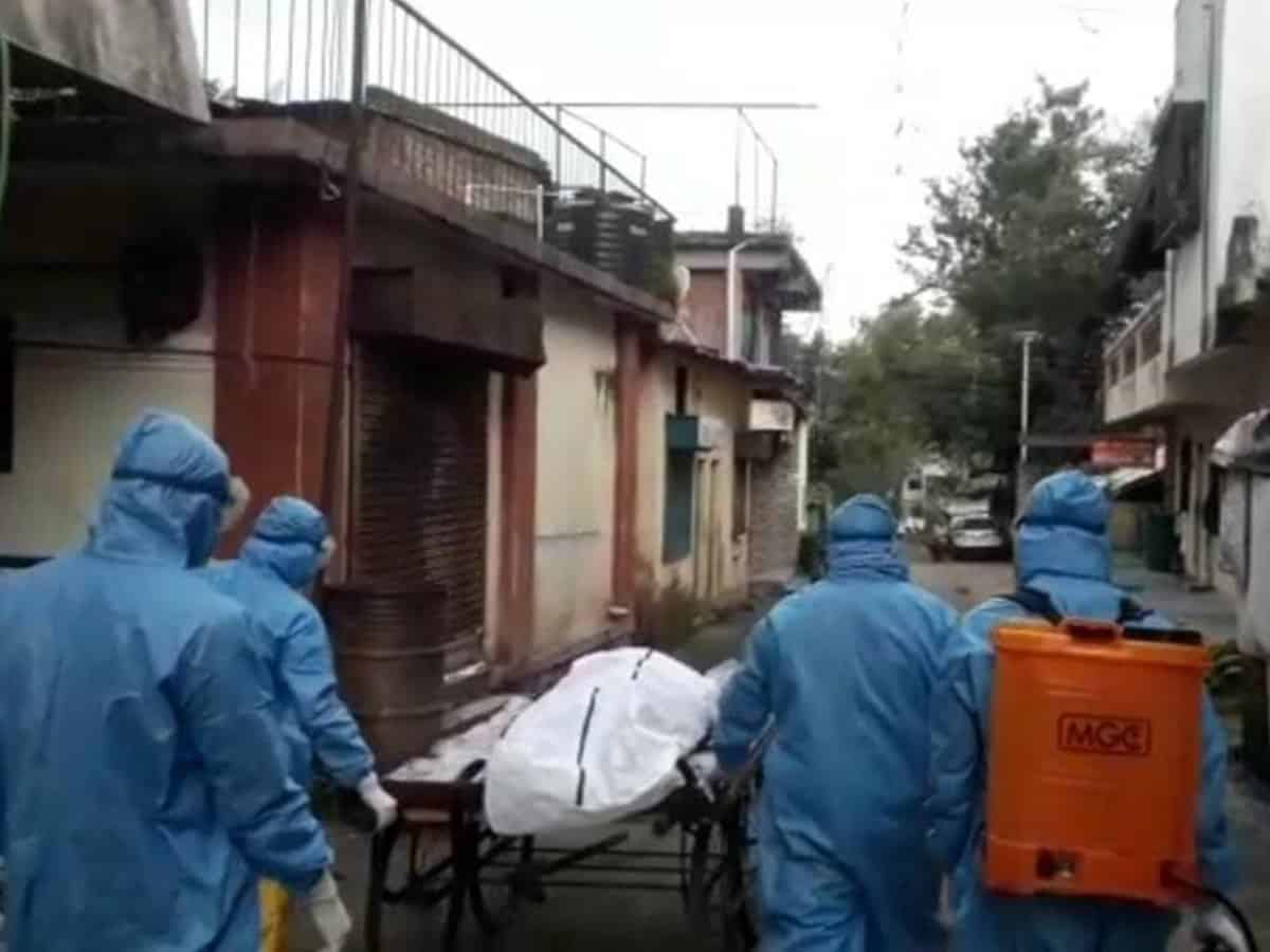 COVID patient dies at home, body carried on handcart in Pune for cremation