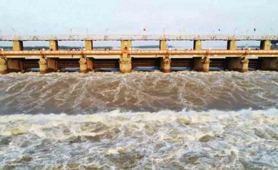 9 lakh cusecs water expected at Prakasam Barrage at Vijayawada