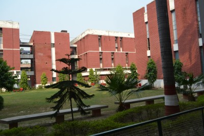 After criticism, AMU extends tenure of sacked doctors