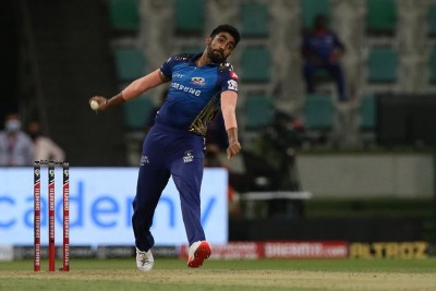 Bumrah bags 3 wkts as MI restrict RCB to 164/6