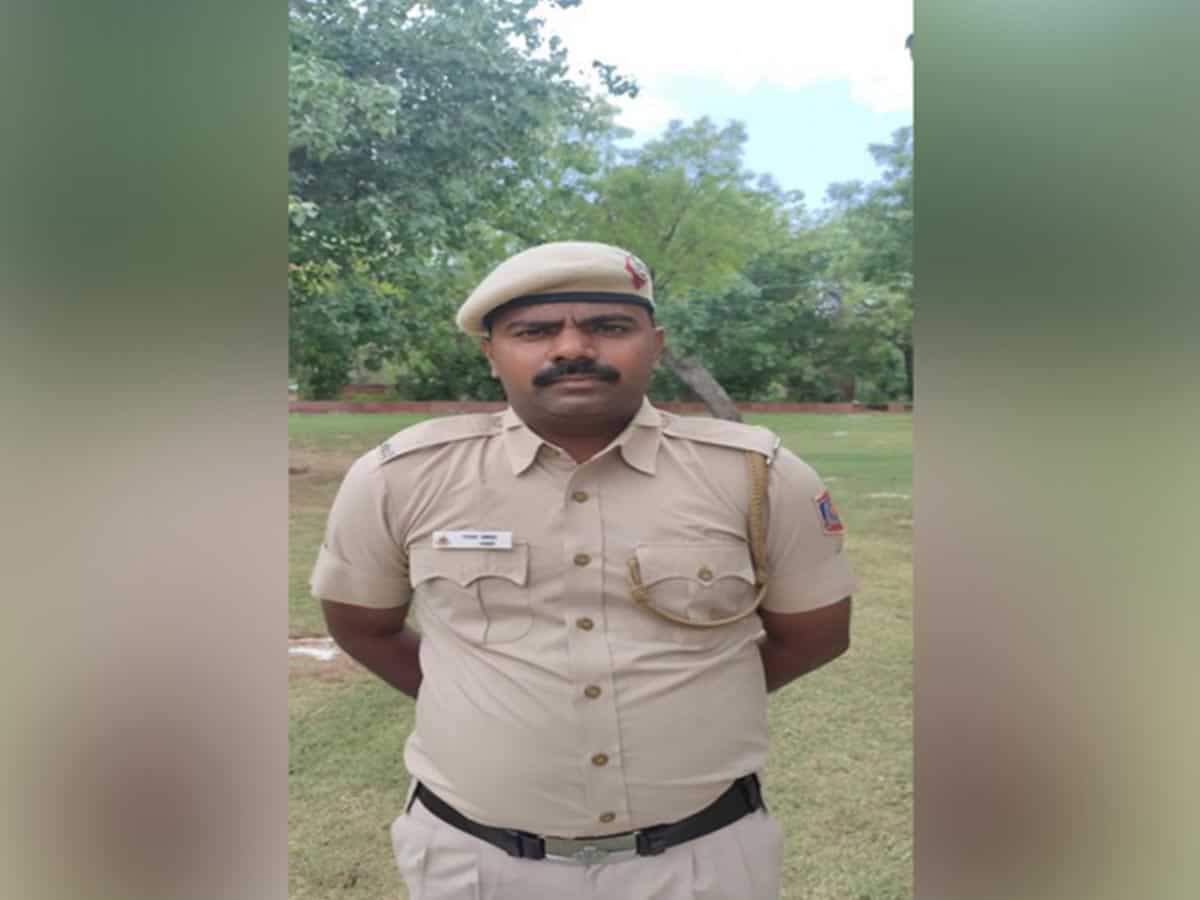 Delhi cop comes to rescue of children who can't afford online classes