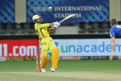 CSK captain Dhoni brings in youngsters, to no avail