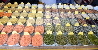 Centre to curb prices of pulses, traders demand import of 'tur' dal