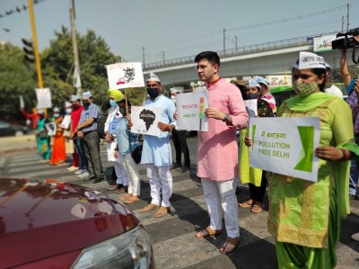 Chadha asks commuters to turn off car engines at red light