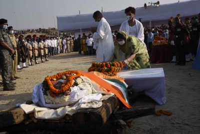 Chirag Paswan collapses after lighting father's funeral pyre