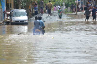 Flood-hit Karnataka seeks Rs 10,000 crore aid from Centre