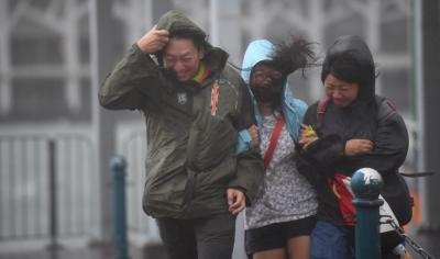 HK issues storm signal as typhoon approaches