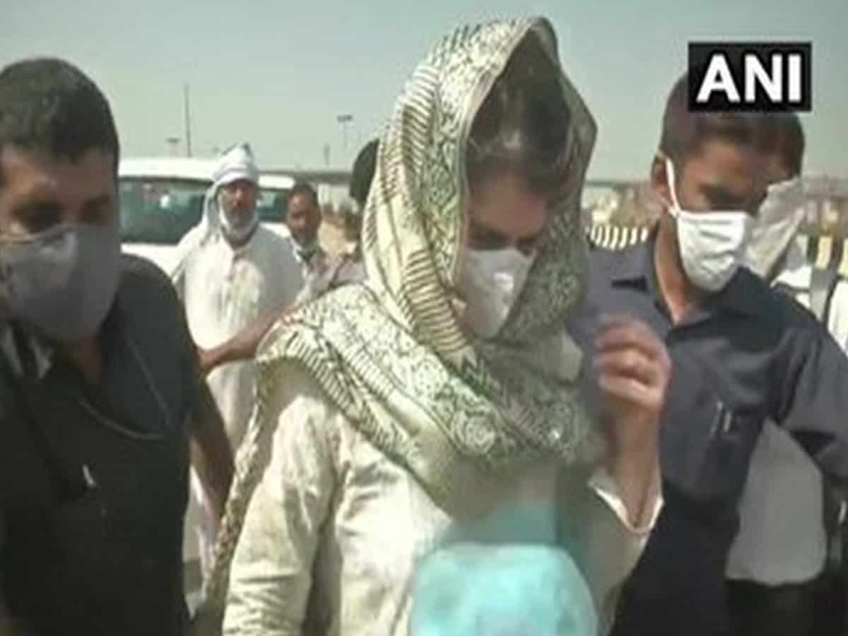 Priyanka starts foot march to Hathras after her vehicle stopped on way