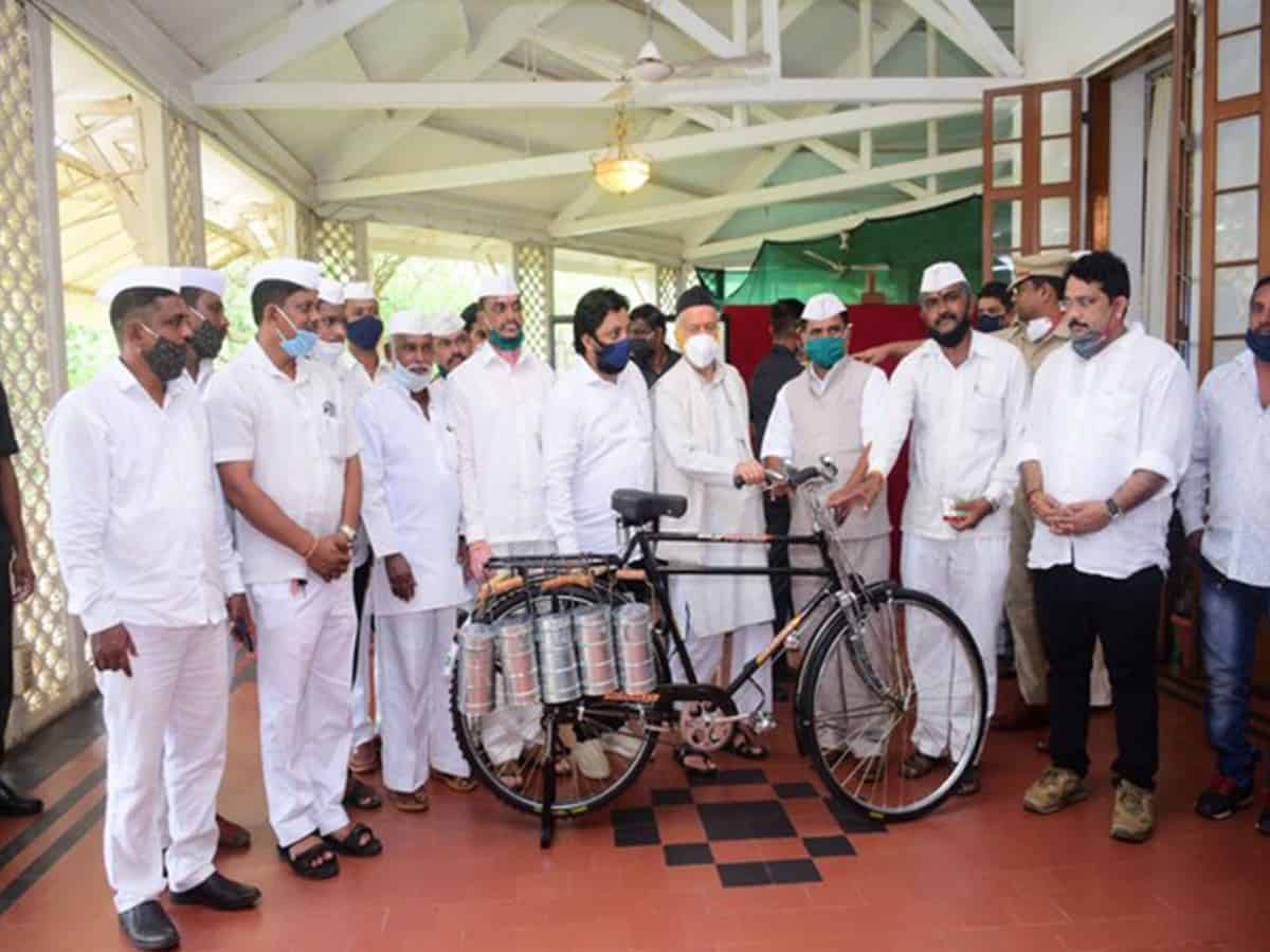 Maha Governor Bhagat Singh Koshyari gifts bicycles to dabbawalas