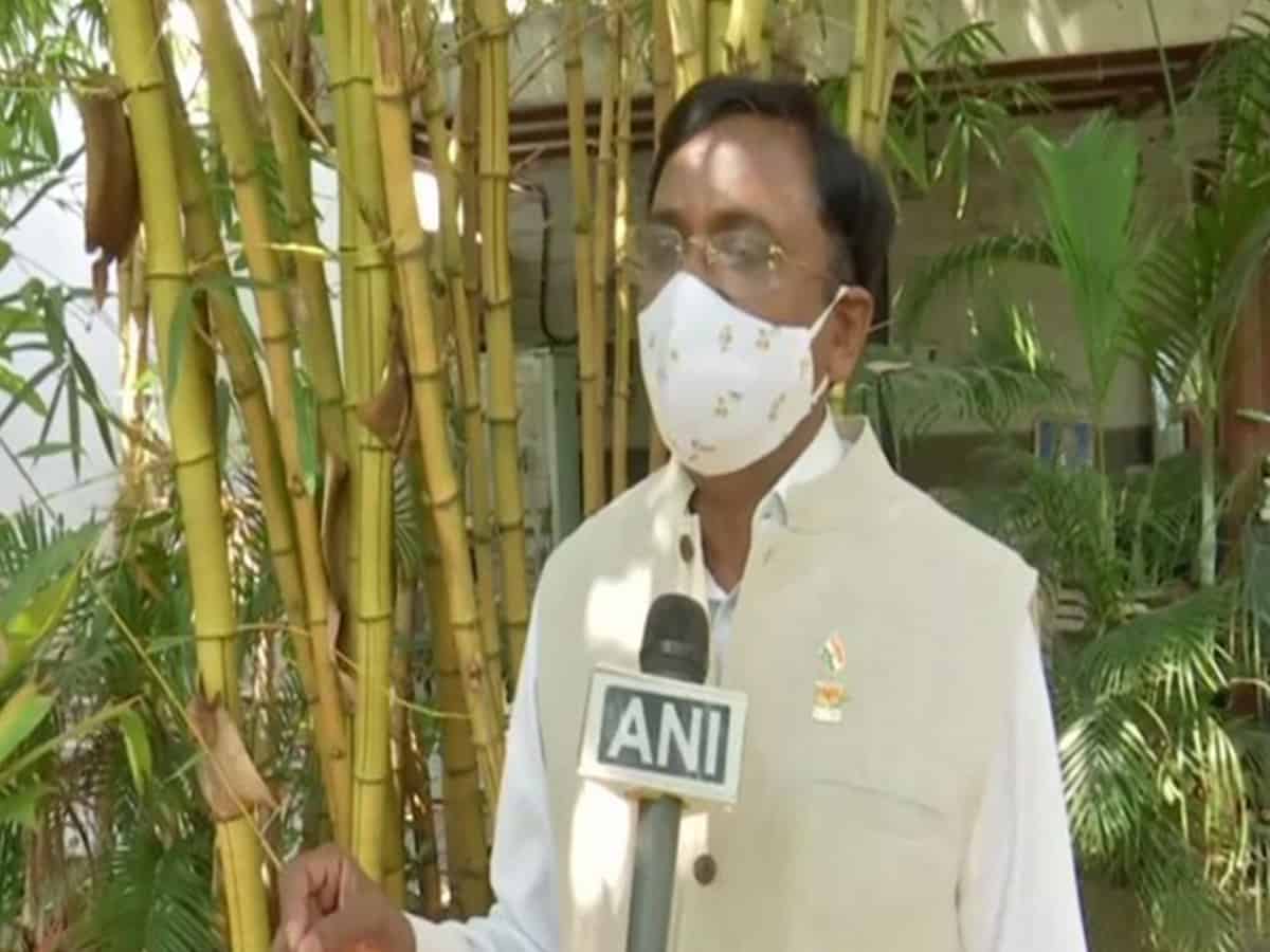 BJP leader accuses TRS govt of harassing BJP workers, calls KCR a 'dictator'