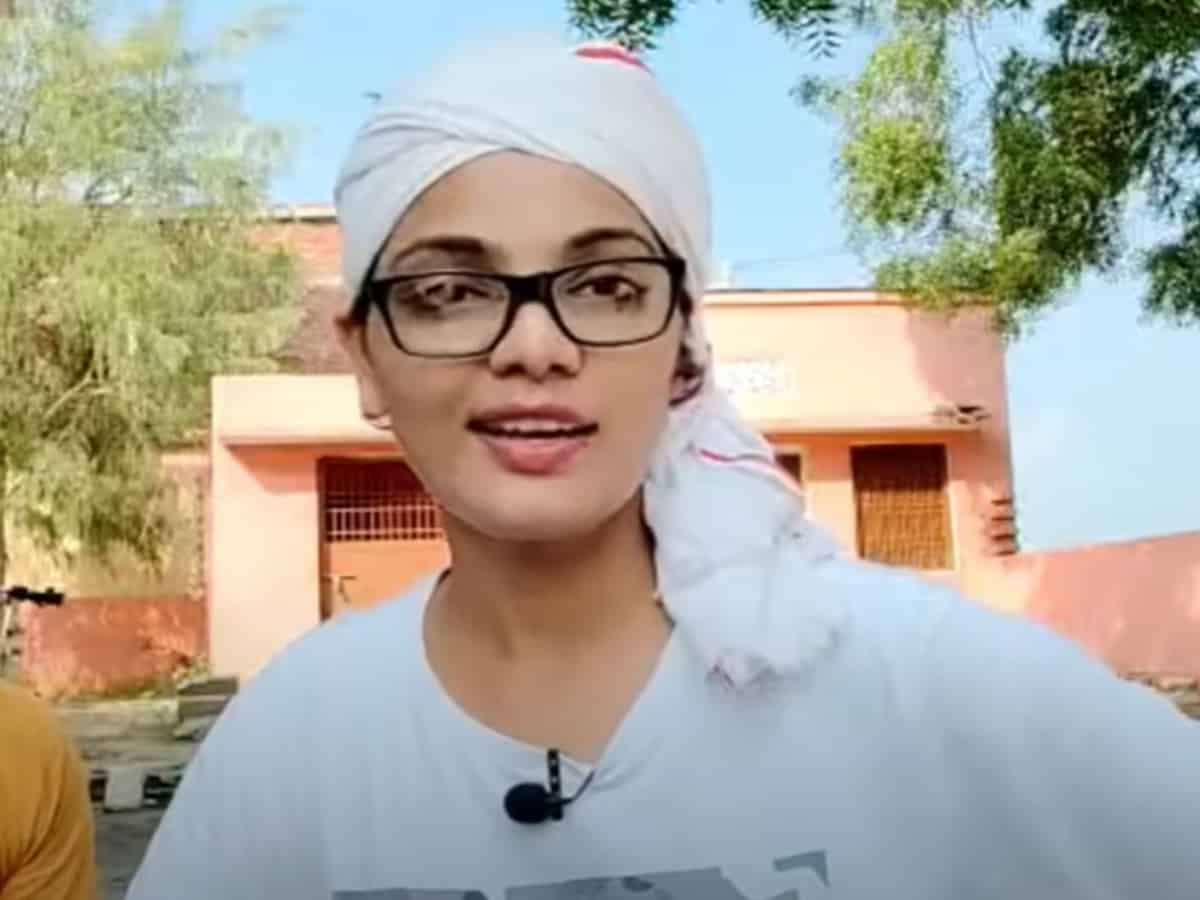 Bhojpuri singer Neha Rathore criticizes NDA govt with her new song