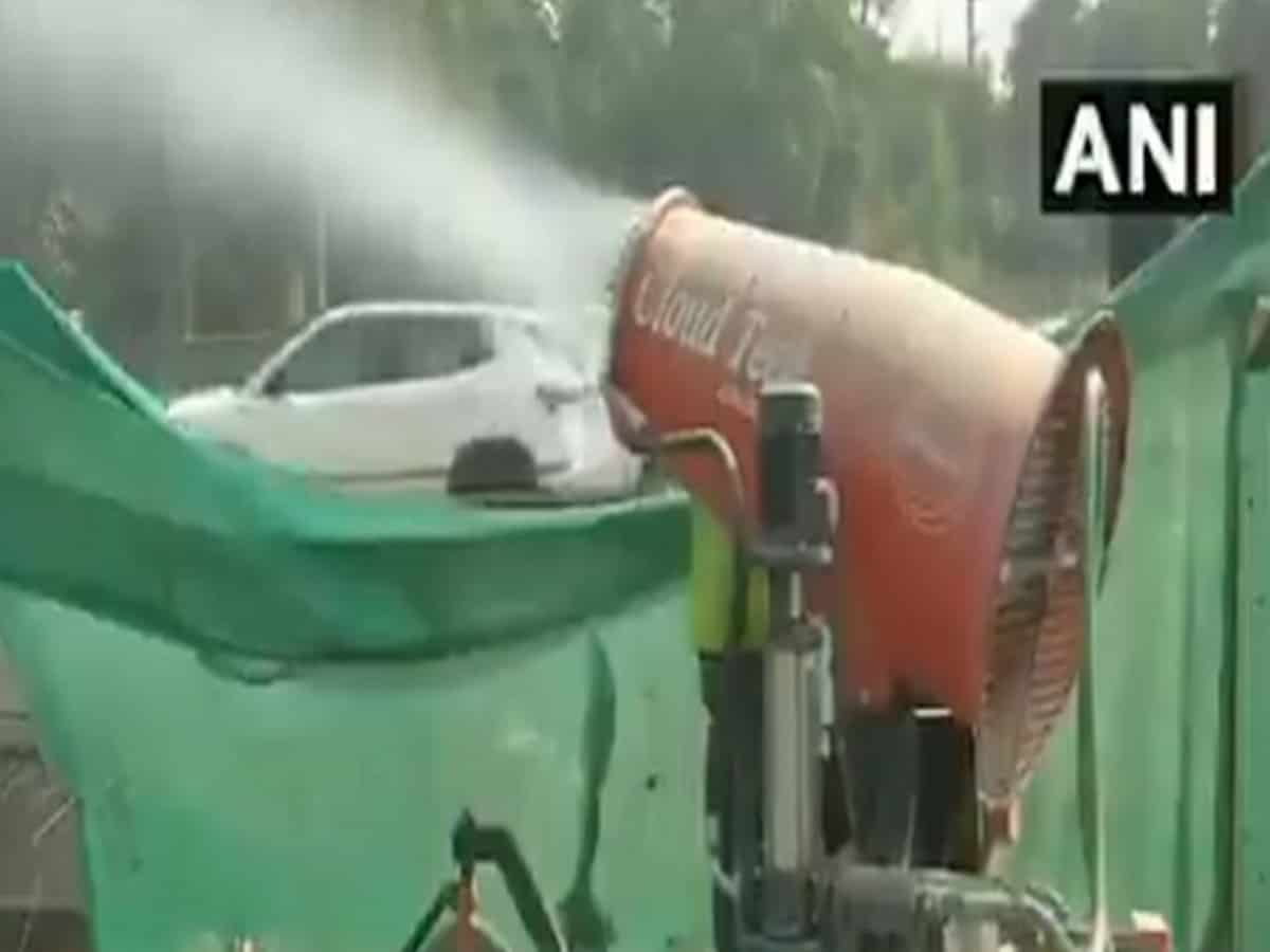 Delhi: Anti-smog guns deployed at large construction sites to control pollution