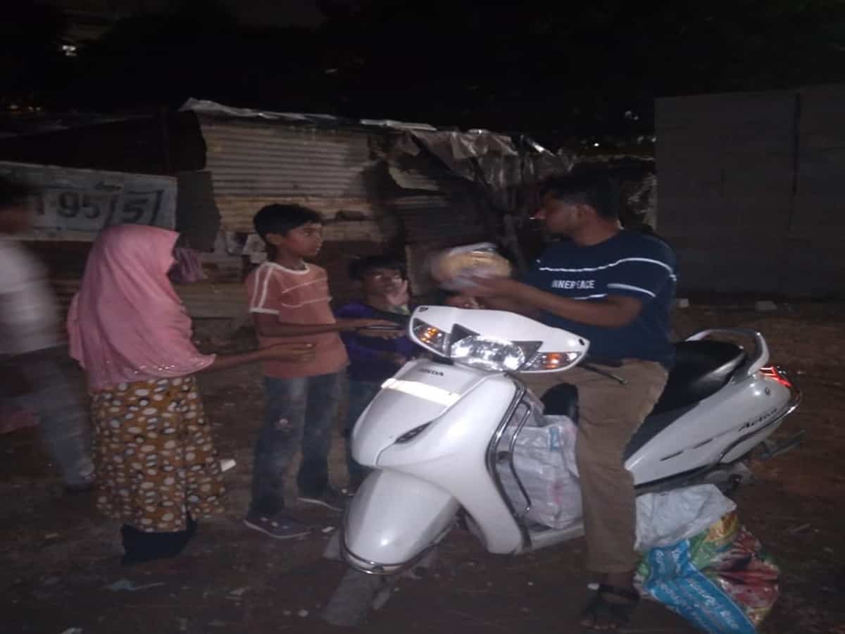Flood relief: Siasat Roti bank distributes food in slum areas